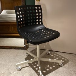 Black And White Rolling Desk Chair 