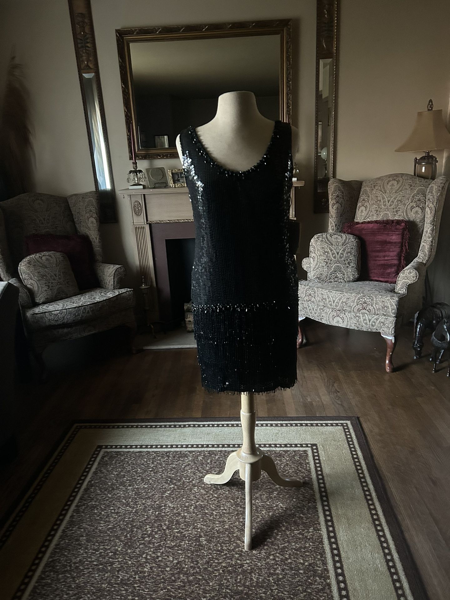 BRAND NEW TAGS ON BLACK FULL SEQUINED DRESS SIZE 8