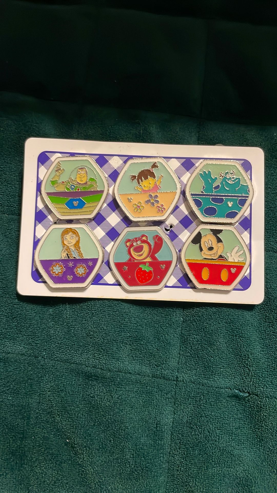 Set Of Disney Pins **ALL 6 PINS