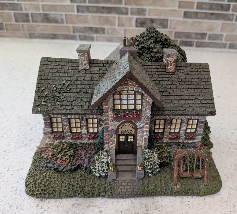 Thomas Kinkade Hawthorne Village Collection Lamplight Village School
