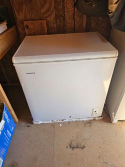 Hotpoint 7.1 Cu. Ft. Chest Freezer