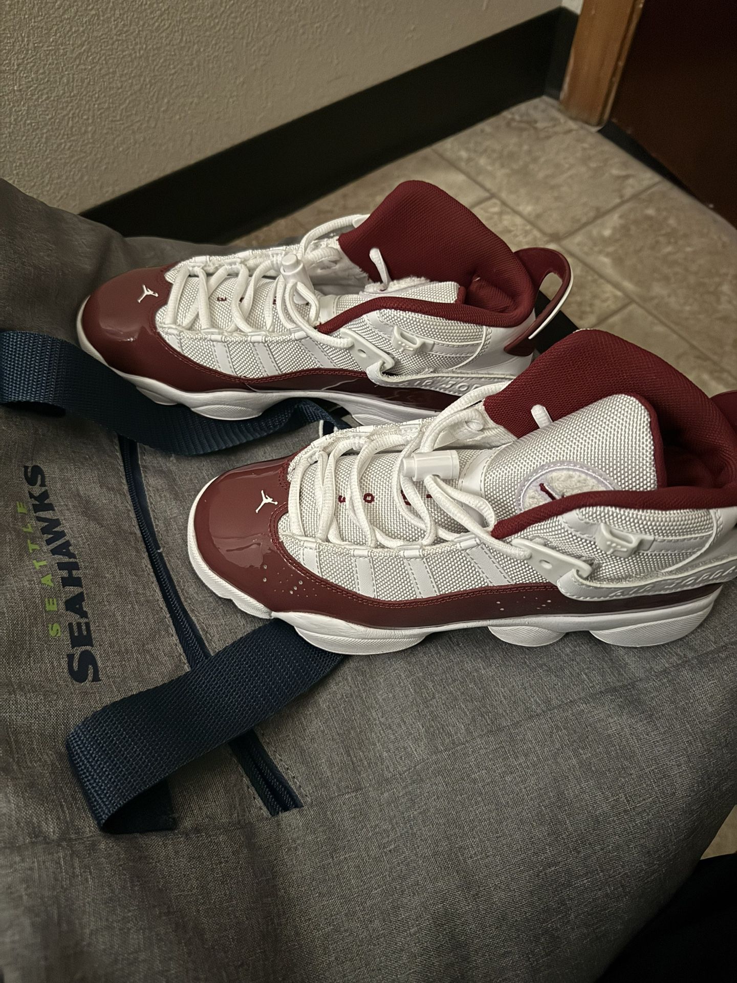 Jordan’s Size 6.5y/8womens