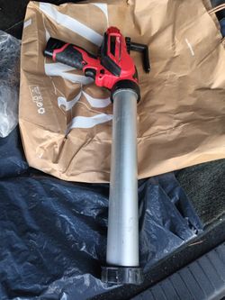 Milwaukee M12 Caulkin Gun