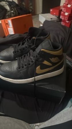 Black/Gold/White Air Jordan 1 Mid Size 9.5