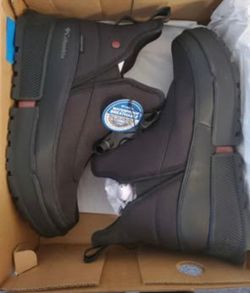 Columbia hiking boots waterproof/breathable  Mems size 8