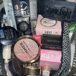 MAKEUP BAG FILLED TO THE TOP