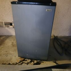 Magic Chef Mini Fridge