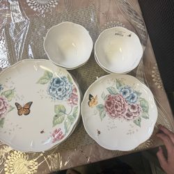 Butterfly Meadow Hydrangea 12-Piece Dinnerware Set, Porcelain, Dishwasher Safe