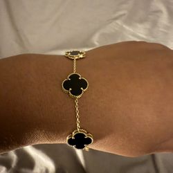 Blk Flower Bracelet Gold 14k