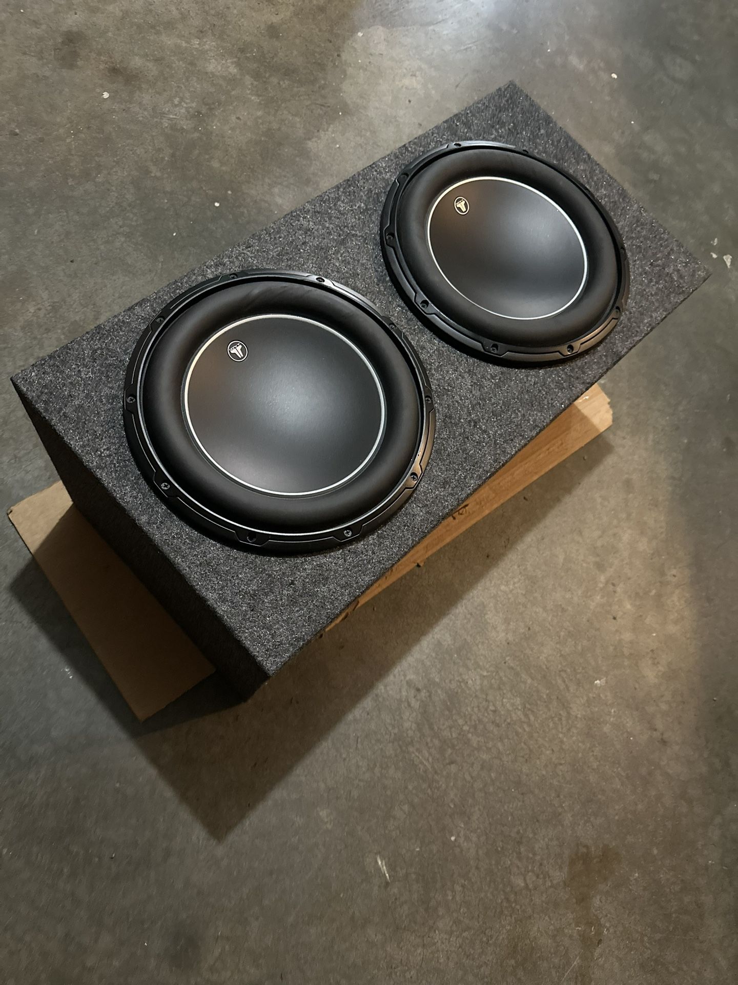 2 Jl Audio 12w6v3 D-4 In A Side Vented Box