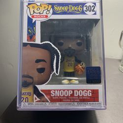 Funko pop rocks snoop dogg #302 mint condition