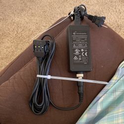 SWITCHING ADAPTER MODEL:FJSW2018D0503000D OUTPUT:5.0V 5J= 3.0A, 15.0W