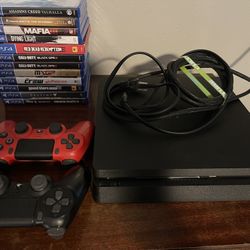 1TB PS4 W/ 2 Controllers And Full Stack Of Games