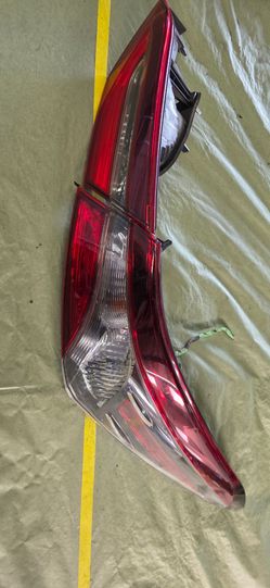 Toyota Camry 2018-2024 OEM Passenger Side Tail Light Assembly Set