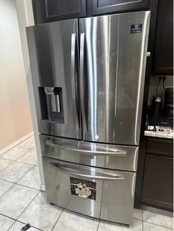 Samsung 28 Cu. Ft. 4-Door FlexZone Smart Refrigerator – Excellent Condition
