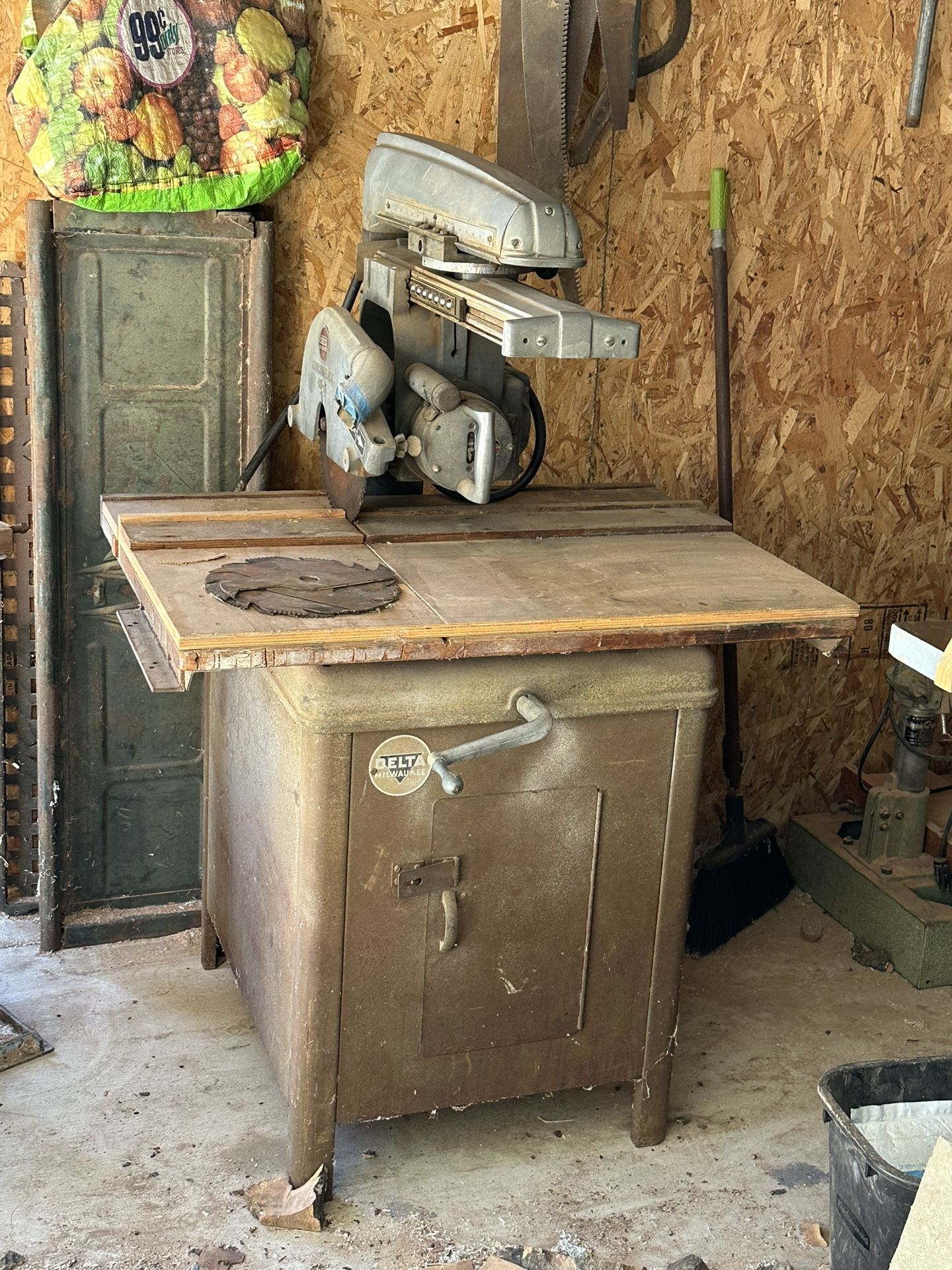 Delta Milwaukee 12” Radial Arm Saw / 220 Volt