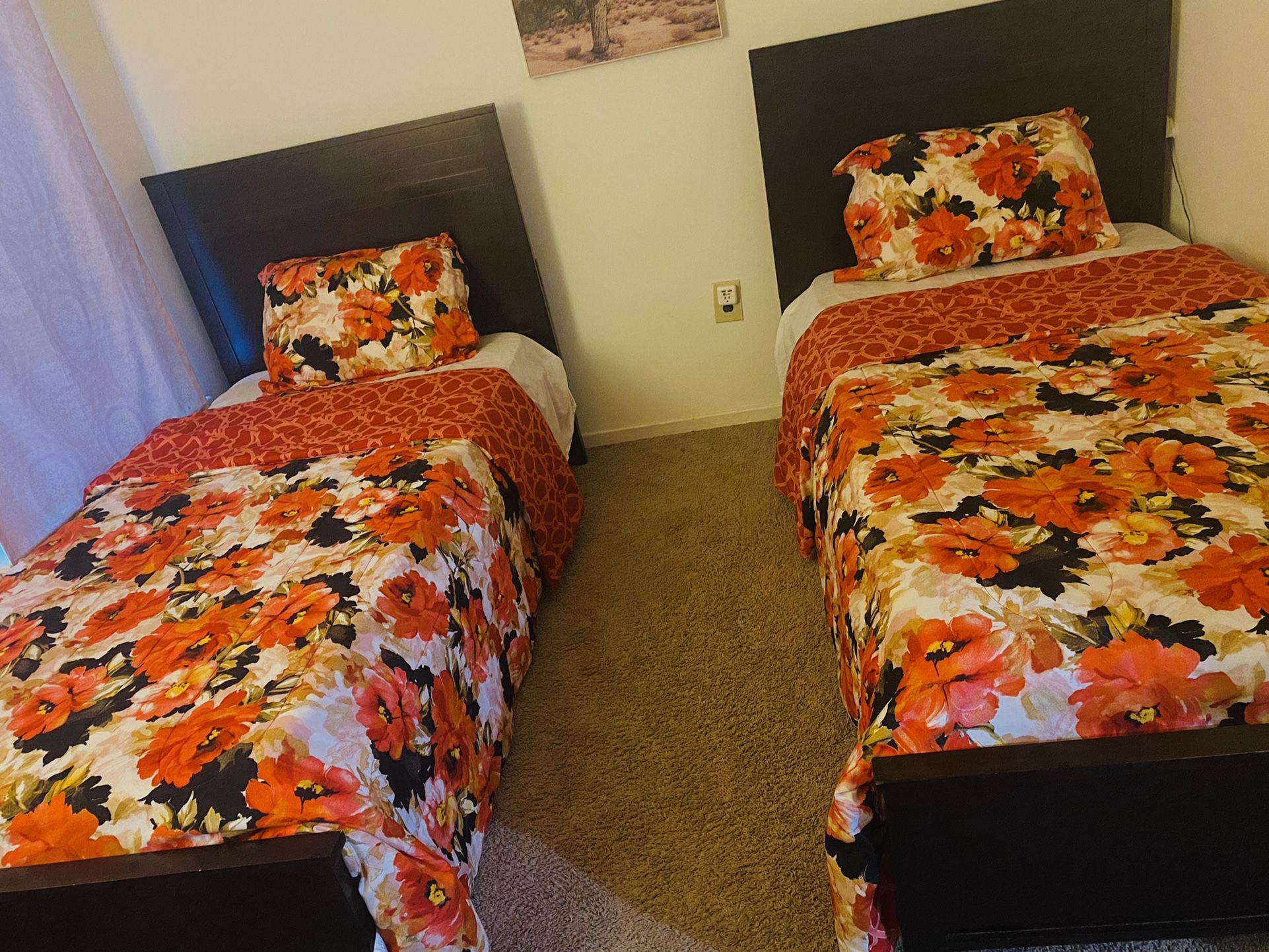 Two Twin beds With mattress 