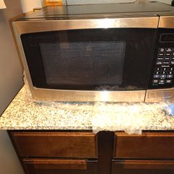 Insignia Microwave