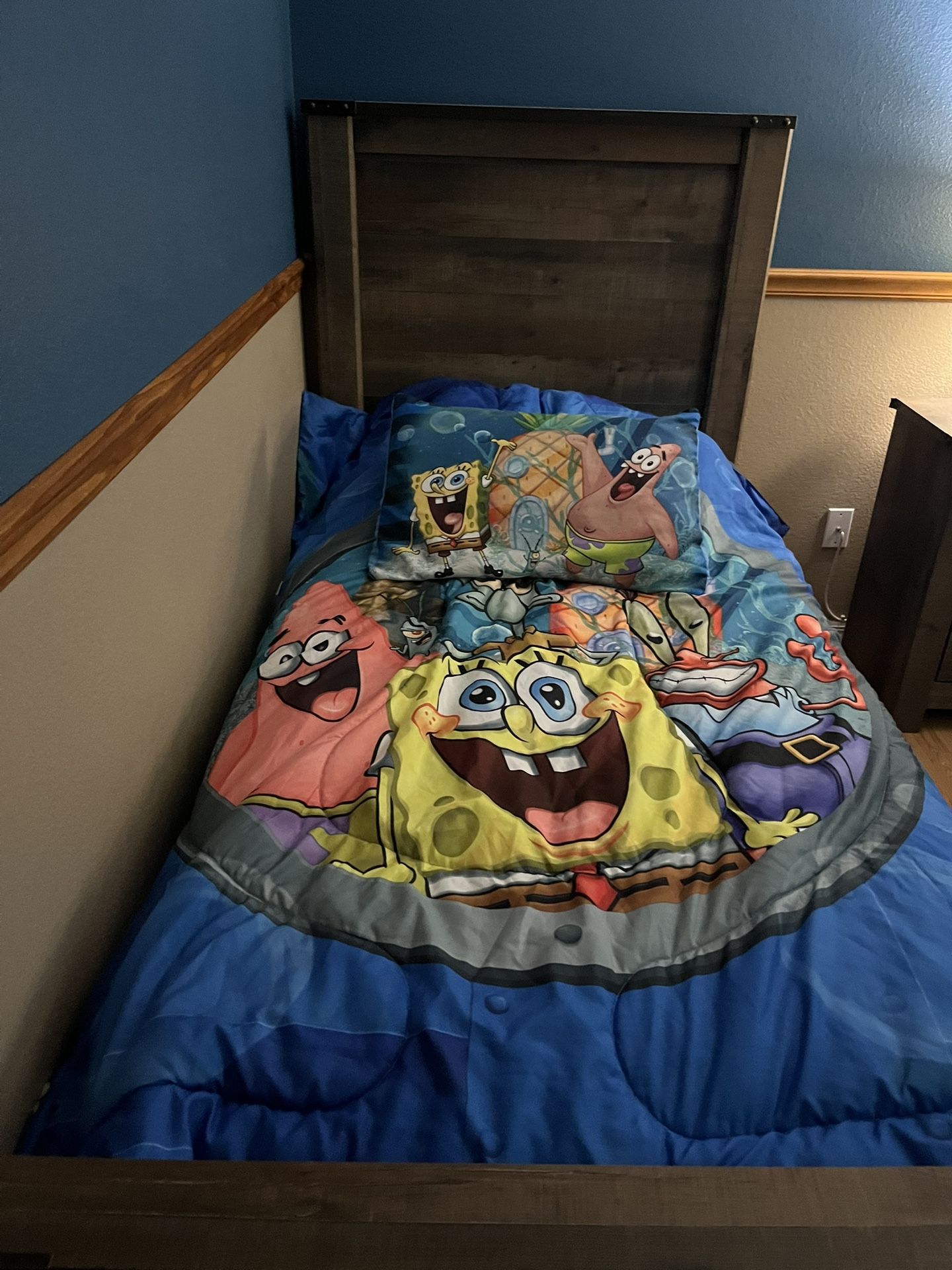 Kids Twin Under storage beds, With Bedding, Night stands, And Lamp