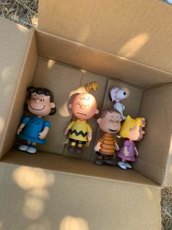 The Peanuts ( Snoopy and Friends ) Action Figure Set