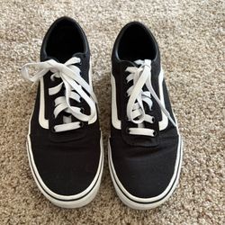 Women’s Vans Size 8 (Black/White)