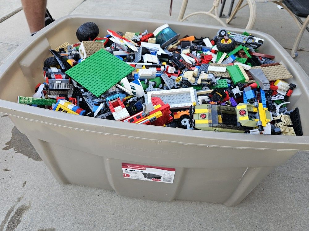 31 Gallon Tub Full Of Legos