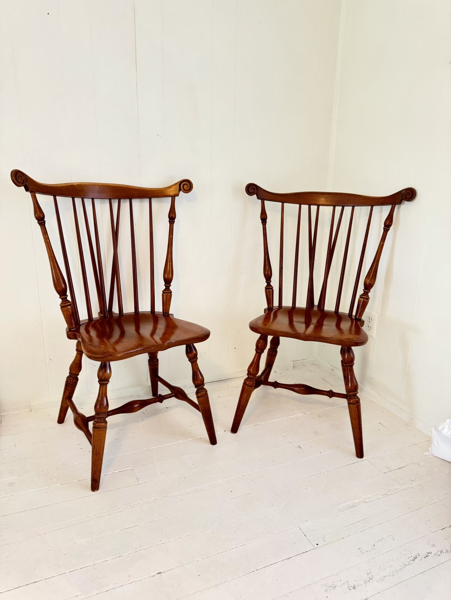 Vintage Pair of Tell City Windsor Duxbury Fiddleback Spindle Dining Chairs