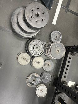 265 pounds of weight plates for $140 metal 10 lbs X 11 7 1/2 lbs X 2 5 lbs X 10 2 1/2 lbs X 4 plastic 25 lbs X 2 15 lbs X 2     titan rep rogue fitnes