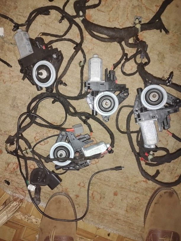 2021 Jeep Cherokee Window Motors W/ Wiring Harness Side Impact Sensors And Window Control Harness 