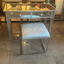 Mirrored Vanity With Stool