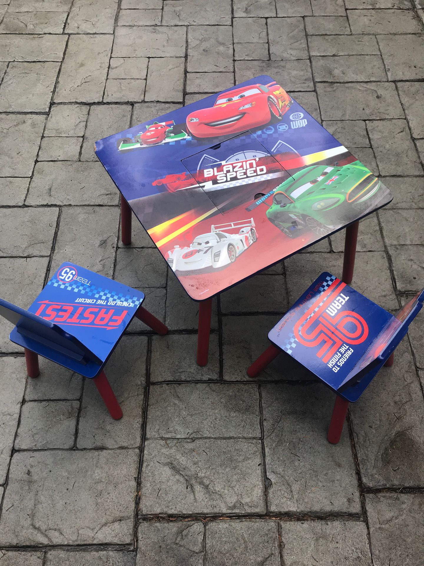 Cars kid table and chairs