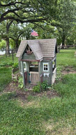Kids play house