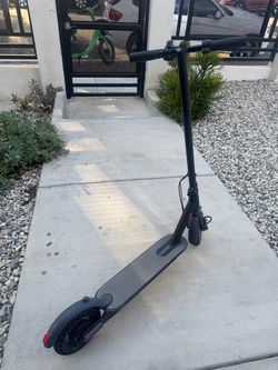 MAXSHOT Electric Scooter (like new)