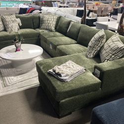 Lovely Sectional! $2,999! Many Colors! ☎️🚨✨ 