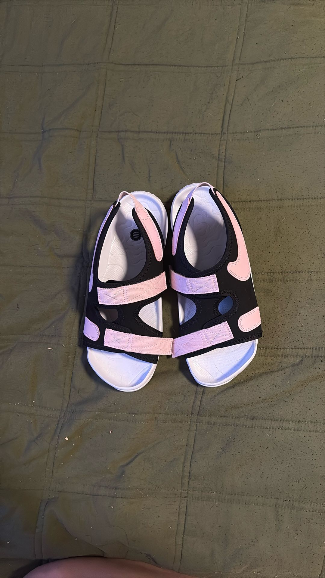 Nike Size 7Y Sandals
