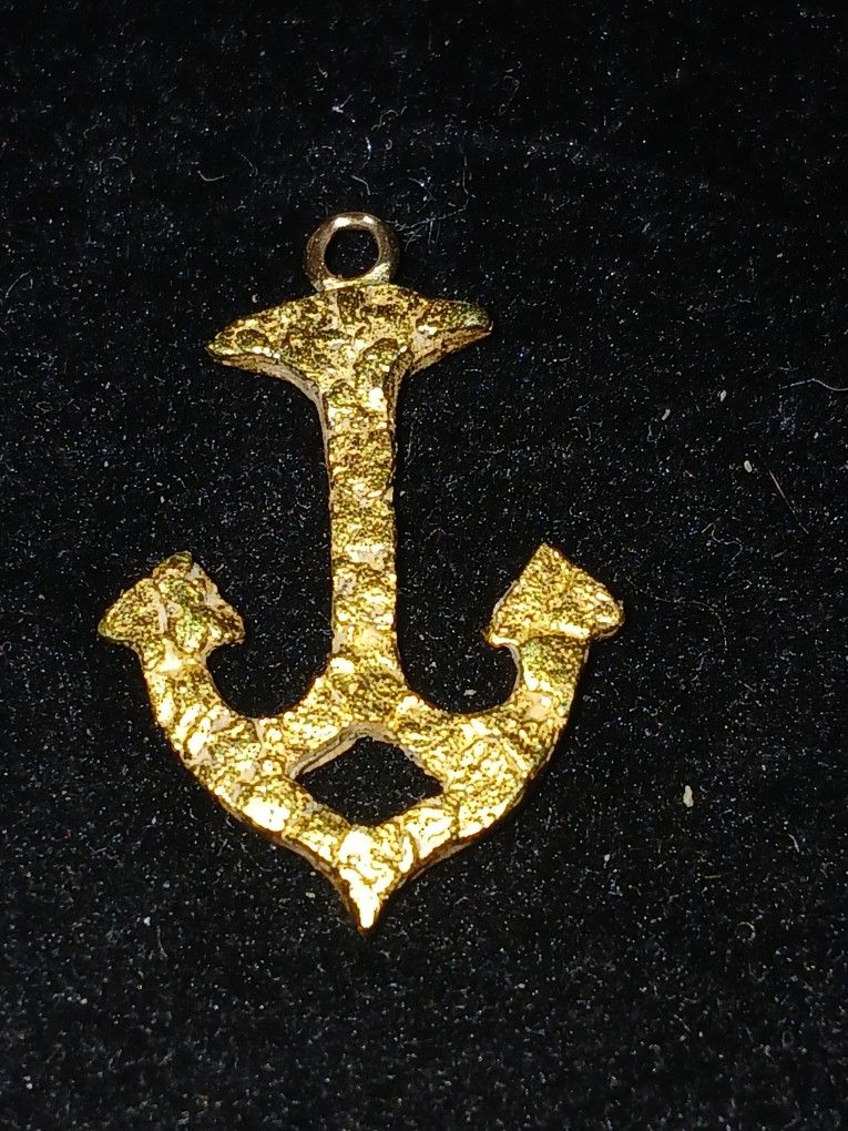 10k Anchor Pendant