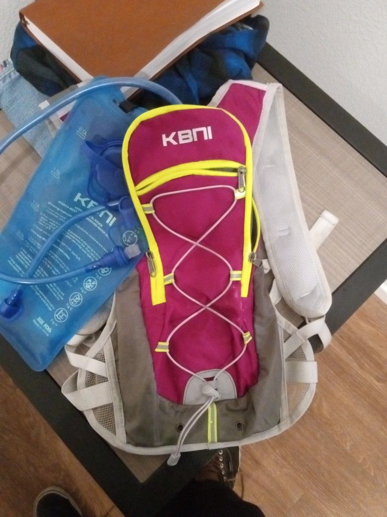 KBNI Hydration Backpack w/ Bladder – Great Condition