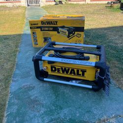 Dewalt 2100 PSI 1.2 GPM 13 Amp Cold Water Electric Pressure Washer with Internal Equipment Storage