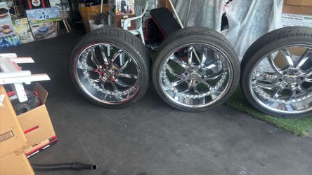 24s for gmc Chevy Escalade Lincoln Navigator tires are bad but the rims are good