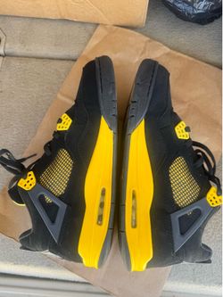 Retro thunder Jordan 4s