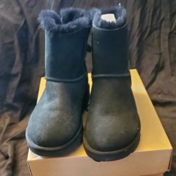 UGGS Black With Bows 