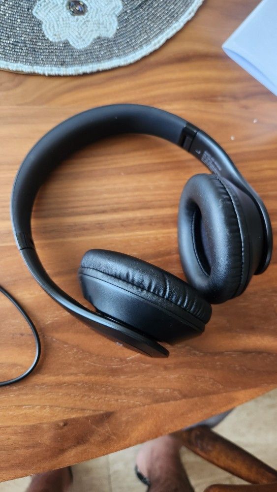 Bluetooth Headphones 🎧 - excellent for calls/office work