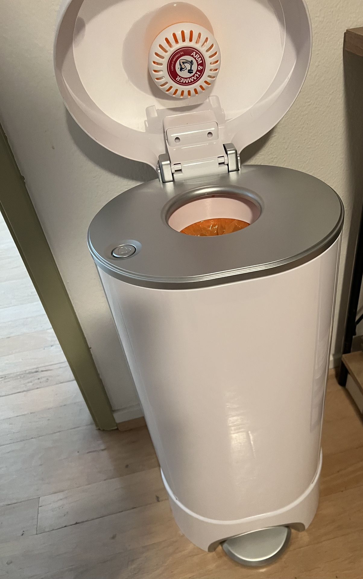 Munchkin Step Diaper Pail