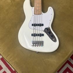 Squier Jazz Bass 5 String
