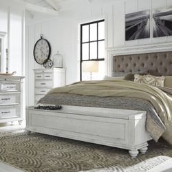 Kanwyn Whitewash Upholstered Storage Bedroom Set

