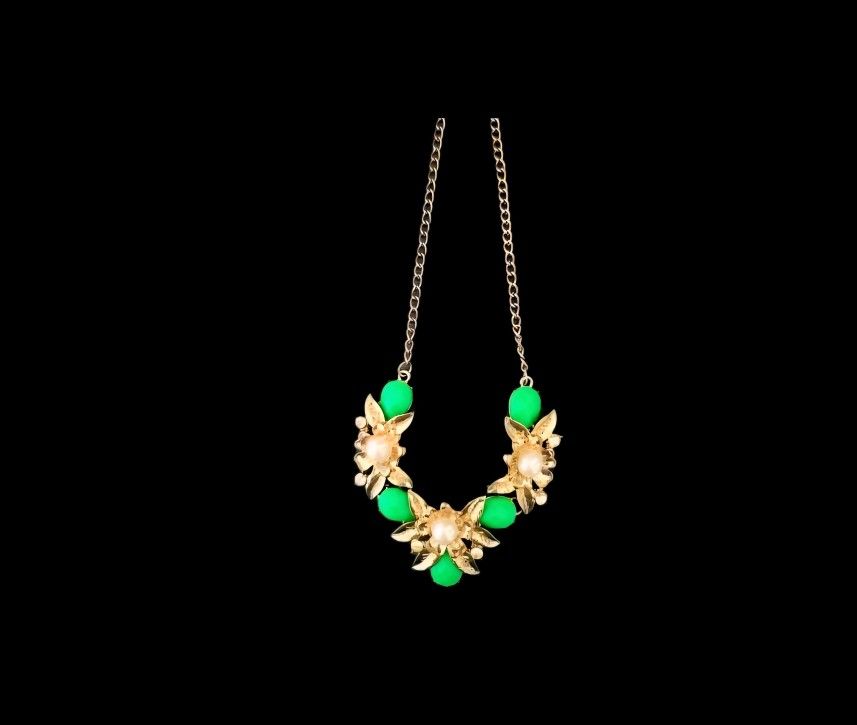 DESIGNER ORIGINAL TRENDSETTER CHUNKY BIB ADJUSTABLE LENGTH PEARL CHOKER NECK