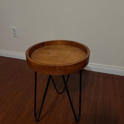 ROUND WOOD SIDE TABLE