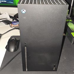 Xbox series X 1tb Pristine condition with Controller
