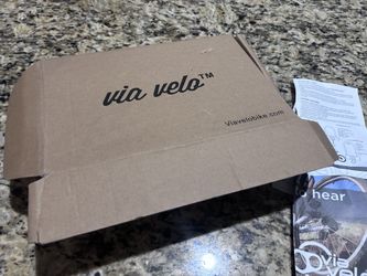 Via Velo bike U-lock + 6ft cable — never used, with keys & mount