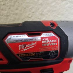 MILWAUKEE M12 1/4 HEX IMPACT DRIVER 